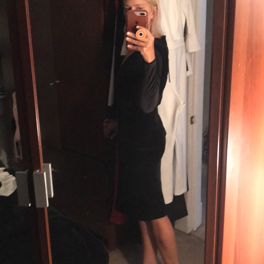 Black Halo Miramar Velvet Sheath Dress - Picture 2 of 5